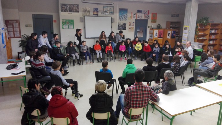 El alcalde da respuesta a las propuestas del alumnado de Aretxabaleta para mejorar la situación del municipio