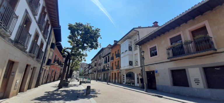 El Ayuntamiento definirá un plan de acción para aumentar el uso del euskera en el comercio y la hostelería