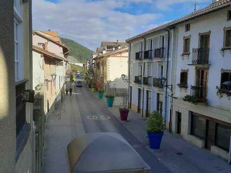 El Ayuntamiento instala un dispositivo en la calle Otalora para recoger datos de tráfico