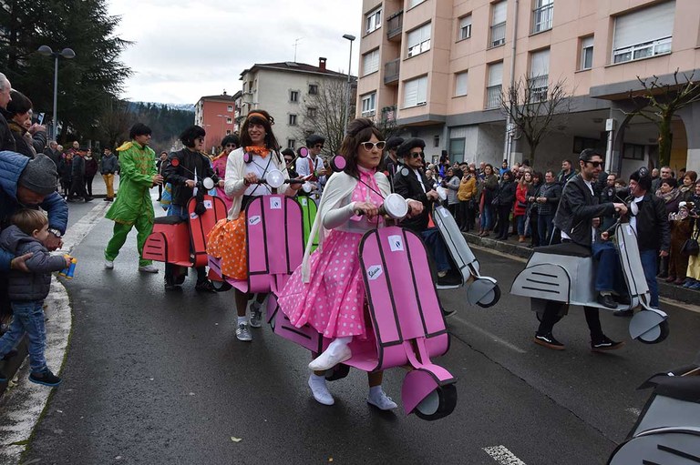 El Ayuntamiento pone en marcha el local para que las cuadrillas preparen los disfraces de Carnaval