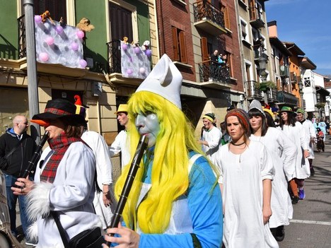 El Ayuntamiento tiene listo el local para que las cuadrillas preparen los disfraces de Carnaval