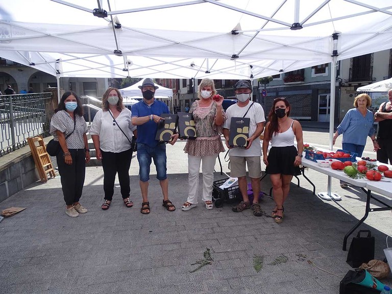 El eskoriatzarra Josu Azkarate y Kurtzebarri eskola se alzan con los premios de la feria dedicada al tomate