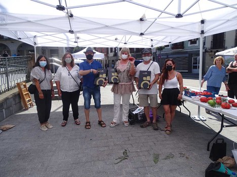 El eskoriatzarra Josu Azkarate y Kurtzebarri eskola se alzan con los premios de la feria dedicada al tomate