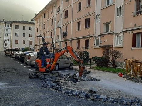 En marcha las obras para facilitar y mejorar el tránsito de viandantes en San Miguel de Bedarreta