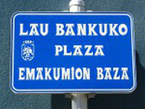 Fotografías de la inauguración de la plaza “4 bankuko plaza”