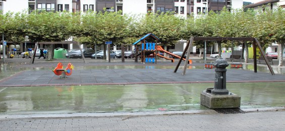 Juegos infantiles de la Plaza Gernika