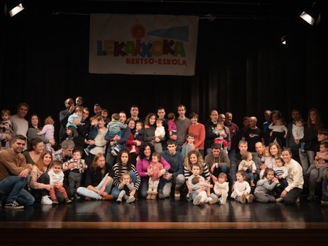 Recogen en un libro de pequeño formato los bertsos dedicados a las niñas y niños nacidos en 2021 en el municipio