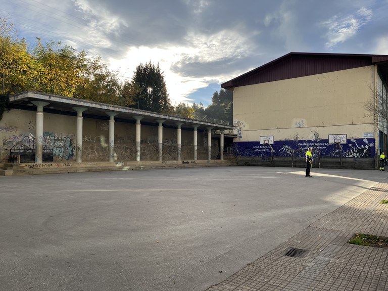 Se han iniciado los trabajos para convertir el patio del colegio Kurtzebarri en un espacio inclusivo