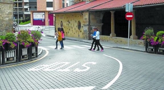 Se recupera el sentido de circulación de la calle Lausita