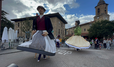 GIGANTES PEQUEÑOS Y CABEZUDOS