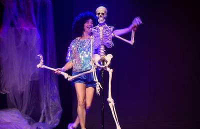 TEATRO BEHI BI´S  “Trabajos de interior”