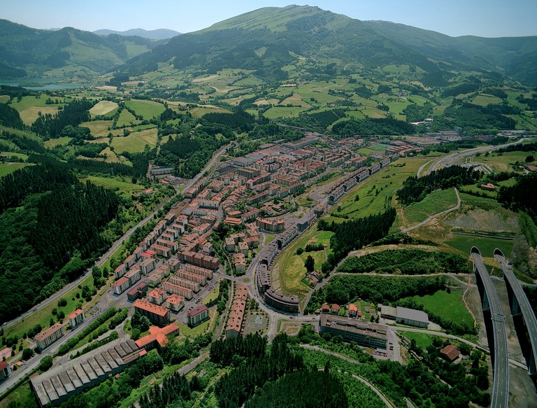 Aretxabaletak kontsulta publiko bat ireki du beheko solairuetako etxebizitzak arautzen dituen ordenantza berritzeko