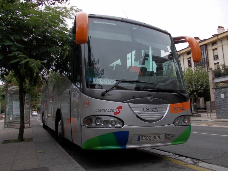 Autobusen ibilbidea eta geltoki aldaketak