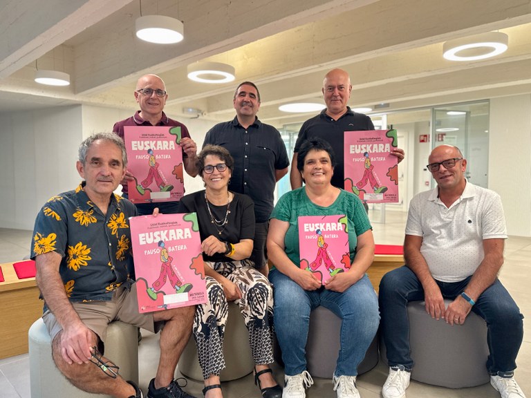 Debagoieneko udal euskaltegiek ikasturte berriko eskaintza eta Euskara Bonuaren zein udal laguntzen abantailak aurkeztu dituzte