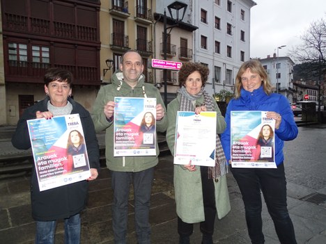 Gurasoei hezkuntza-lana errazteko tresnak eta ezagutzak eskainiko dizkiete hitzaldien bidez