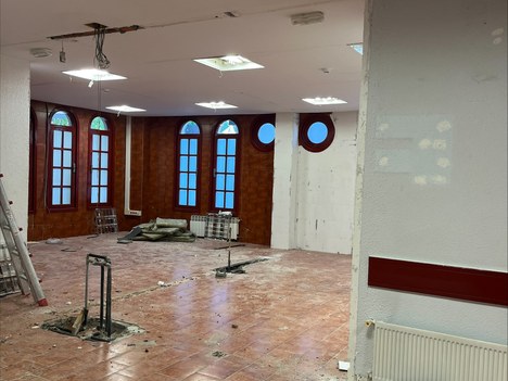 Jarduera fisikoaren orientazio zerbitzua eta jubilatuentzako gunea egokituko dira anbulategi zaharrean