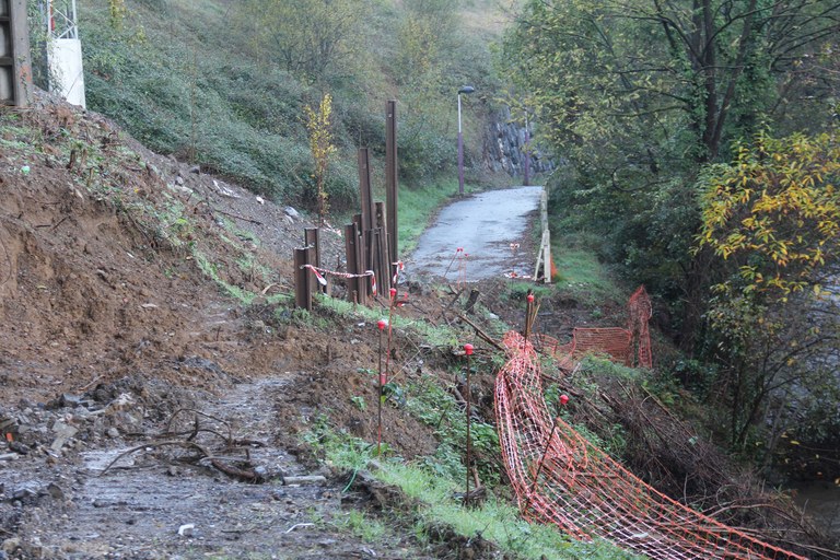 Kiroldegiraino doan pasealekua egokitzeko obra-kontratua eten egin da